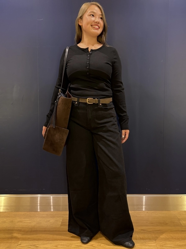 All BLACKでも秋らしい小物を合わせて