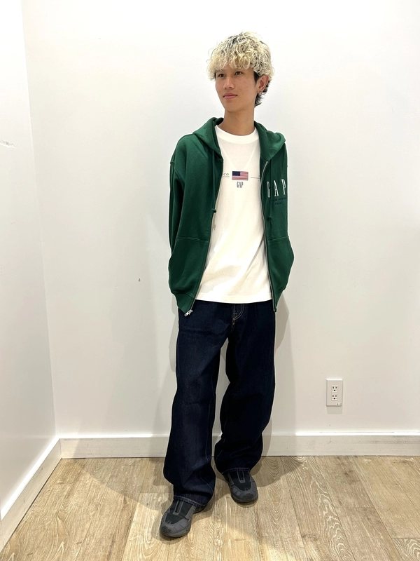 30周年パーカー.Tシャツとスーパーバギーの王道コーデ