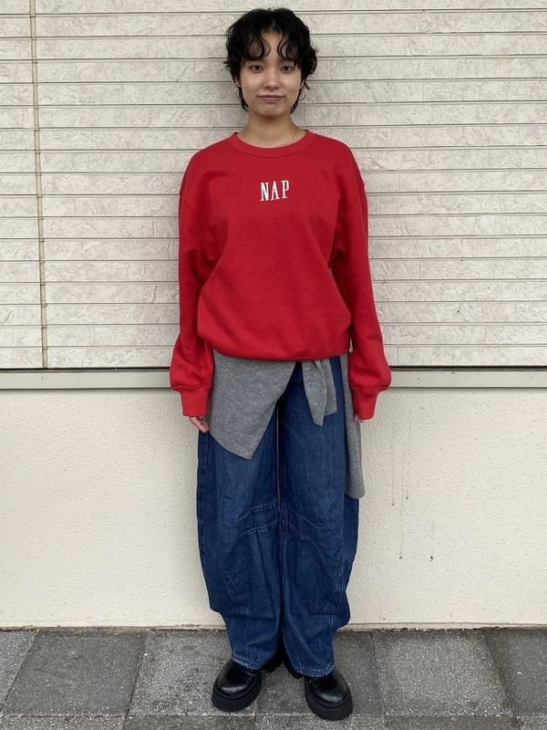 真っ赤なカラーのNAPトレーナー