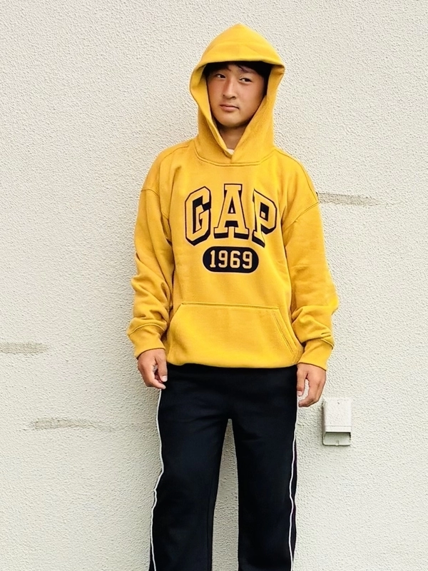 キッズ【パーカーコーデ】ロゴフードで通学 | Gap公式オンラインストア