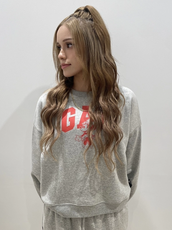 d*7様 PHARFAITE パルフェット　バーガンディ×グレー セットアップ ディズニースウェットセットアップ！のスタイリング | Gap公式