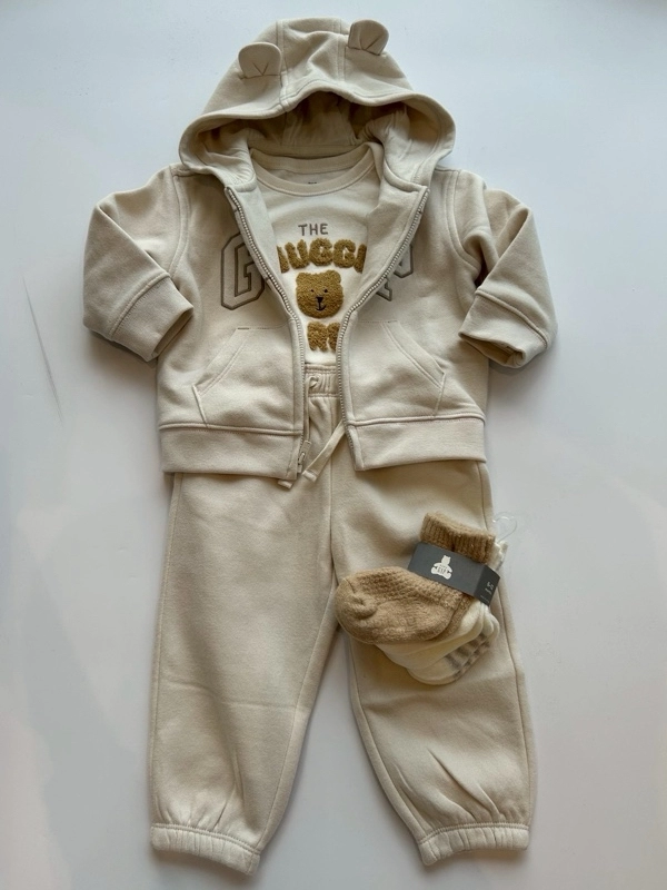 【秋もベージュでブラナンコーデ】