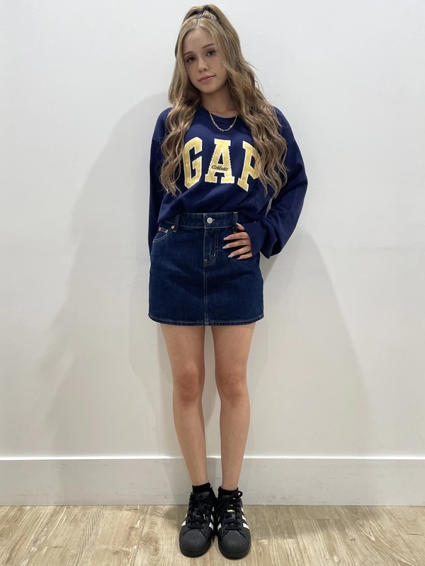 ユニセックスにおすすめ、ロゴセーター★