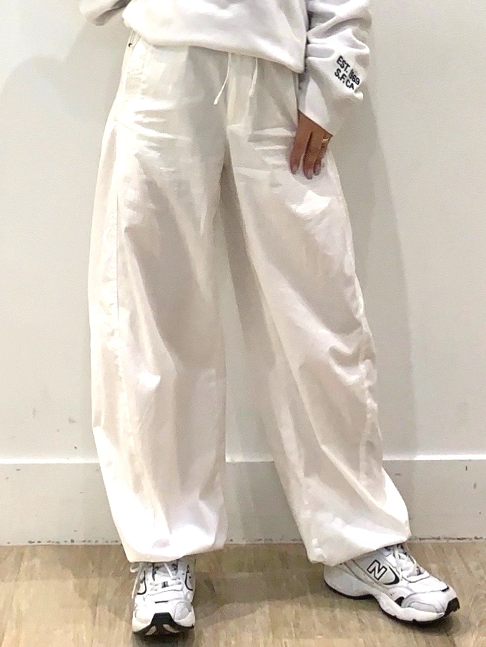 オールホワイト】セットアップ風コーデのスタイリング | Gap公式