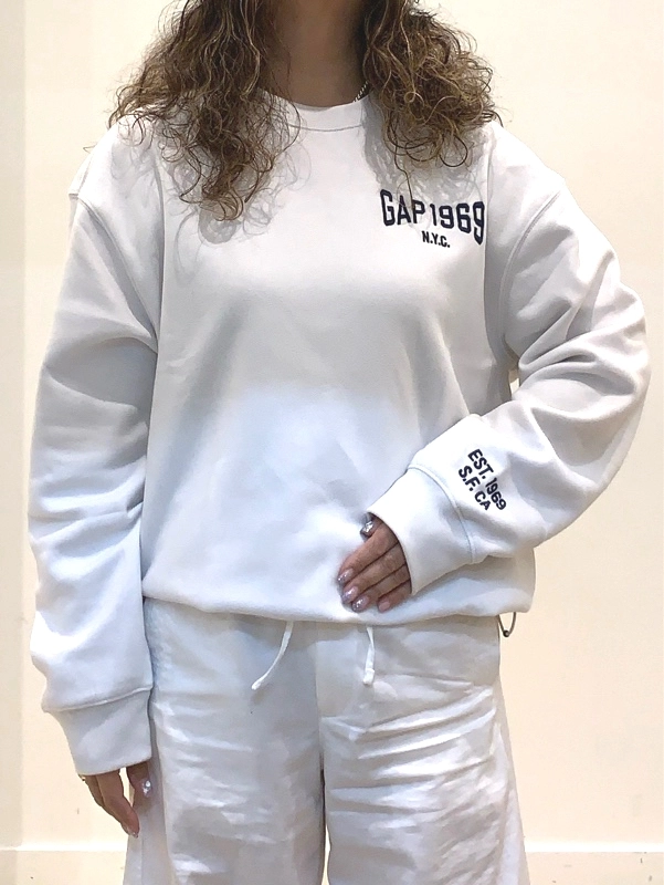 オールホワイト】セットアップ風コーデのスタイリング | Gap公式