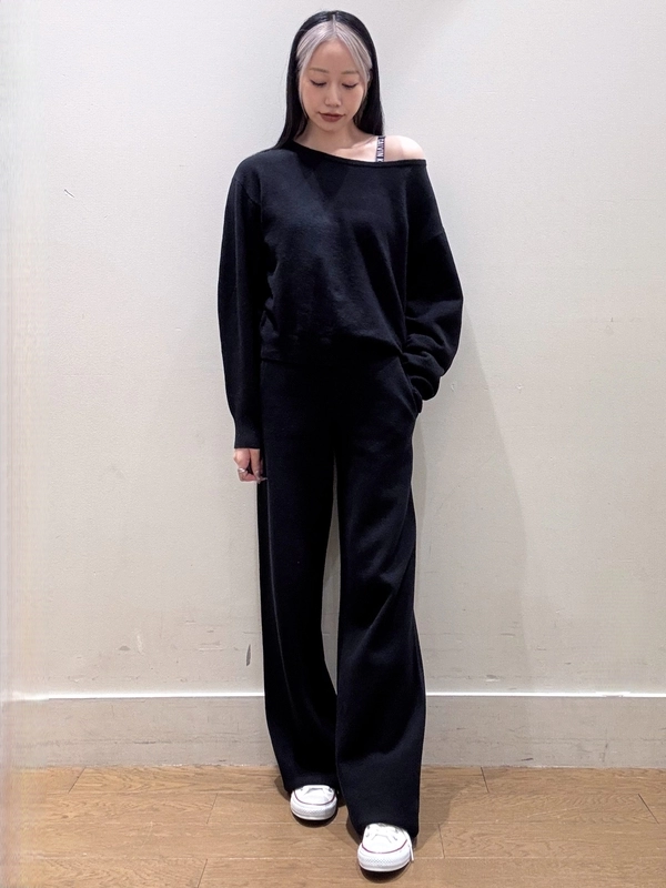 カシミヤタッチセーターコーデ