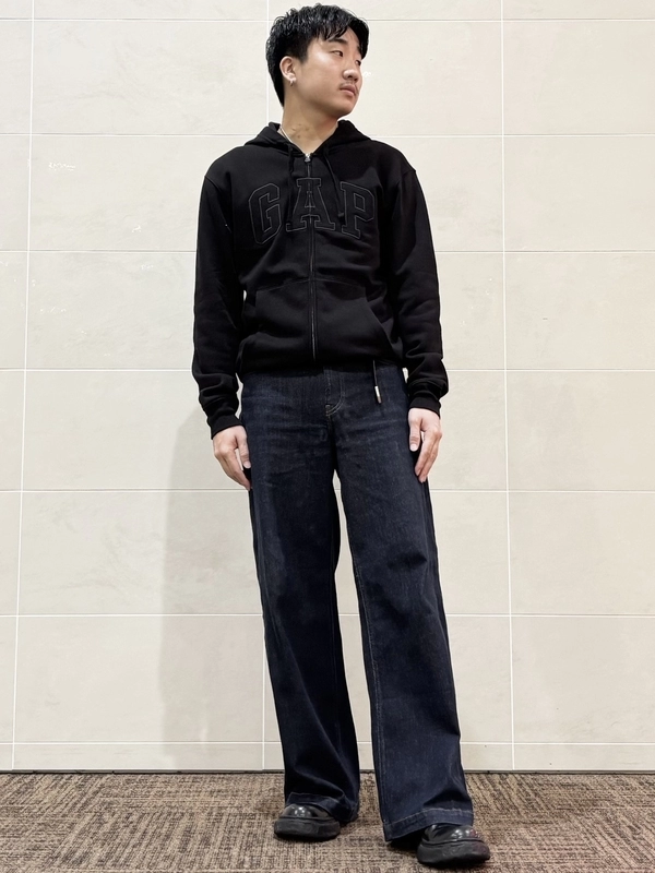 【大人気】GAPロゴのジップアップパーカー