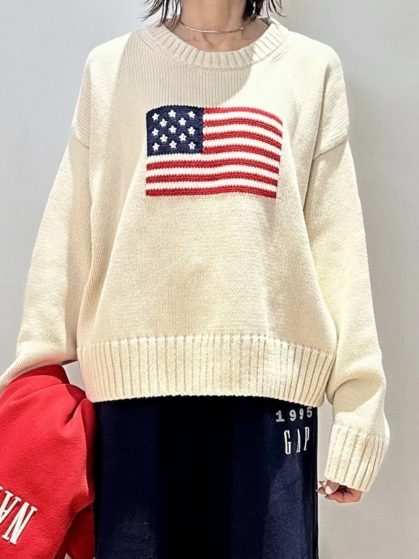 Gap アメリカンフラッグ　国旗 ニット　セーター 星条旗が主役！アメカジ✖️リラックス】のスタイリング | Gap公式