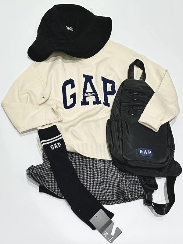 【リンクアイテム】GAPロゴインターシャセーター