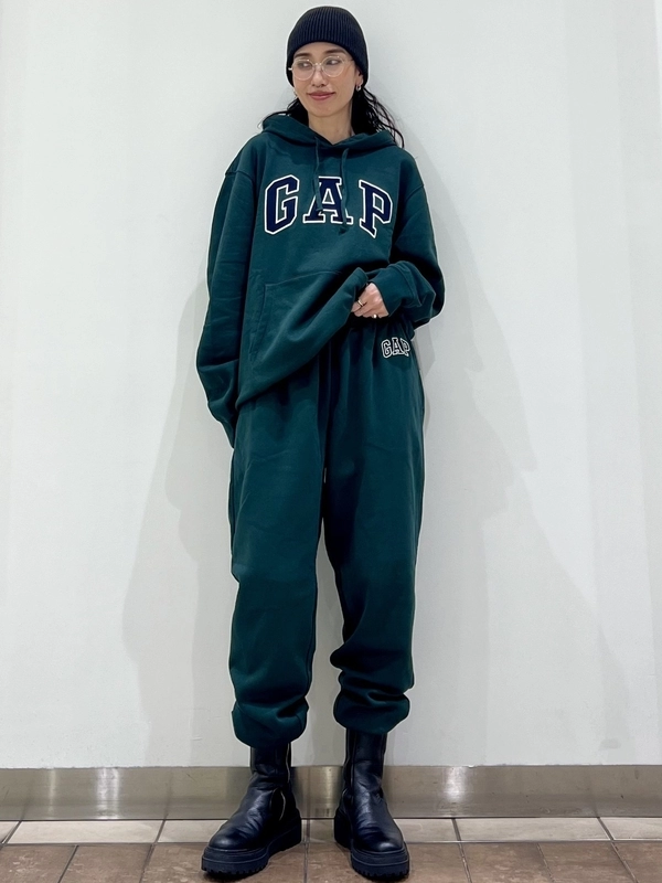 定番人気！GAPロゴセットアップ