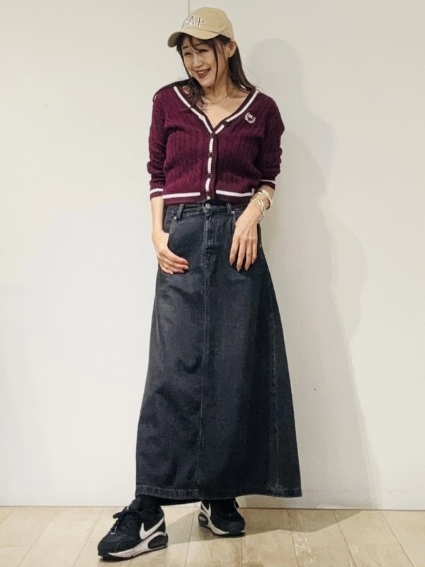 ケーブルニットで大人スタイル
