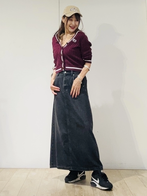 ケーブルニットで大人スタイル
