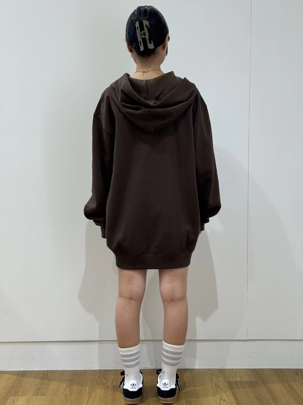 スウェット】 ロゴパーカー ブラウンのスタイリング | Gap公式