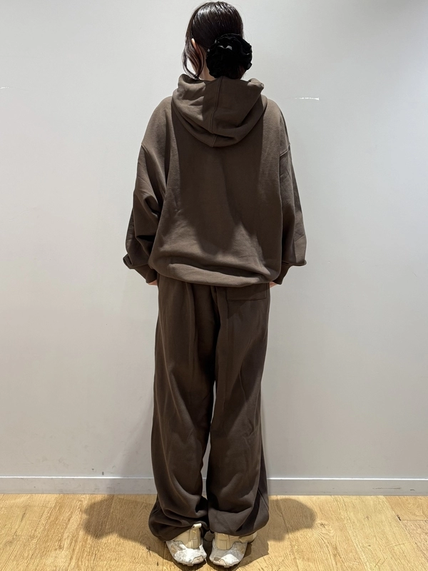 GAP ロゴパーカー ブラウン GAPブラウンロゴパーカー】のスタイリング | Gap公式オンライン