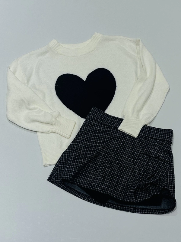 《BIG HEART》モノトーンコーデ