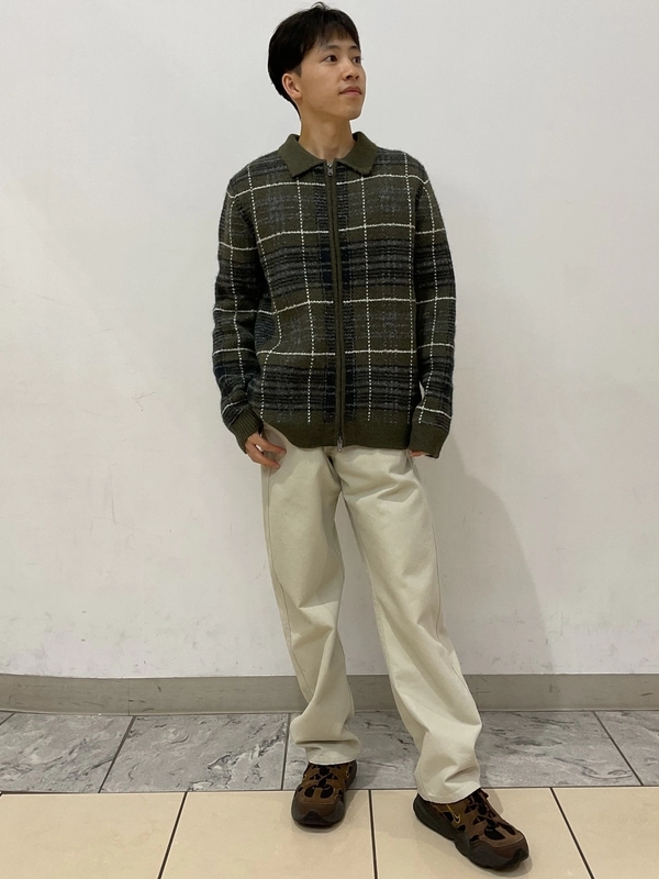 ジップアップセーターコーデ