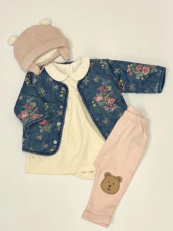 かわいい花柄アウターで秋のお出かけコーデ