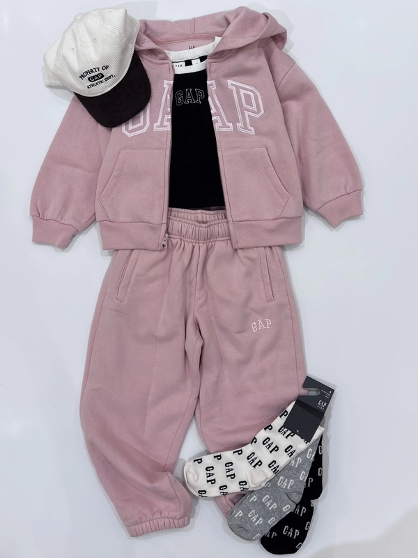 GAPロゴセットアップコーデ♡