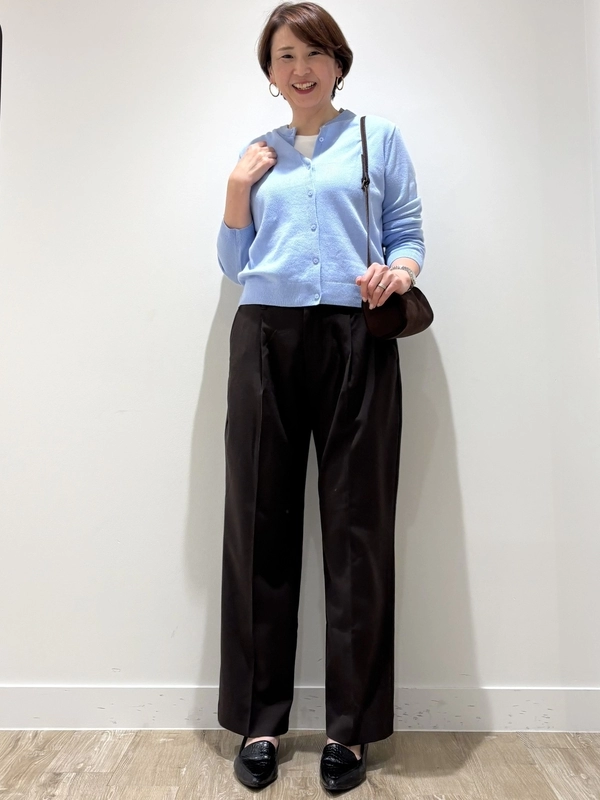 柔らかブルーのカーディガンコーデ