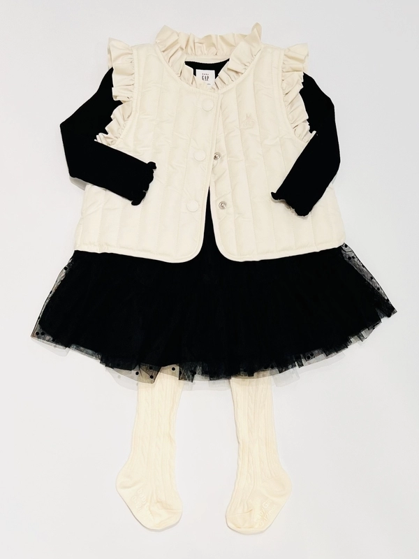 可愛くモードなベビーコーデ