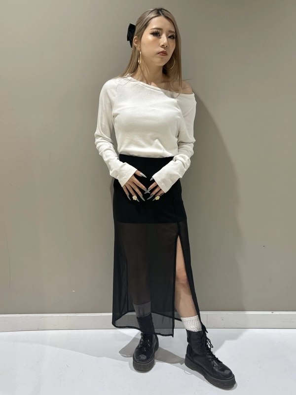 メッシュスカート黒×白コーデ