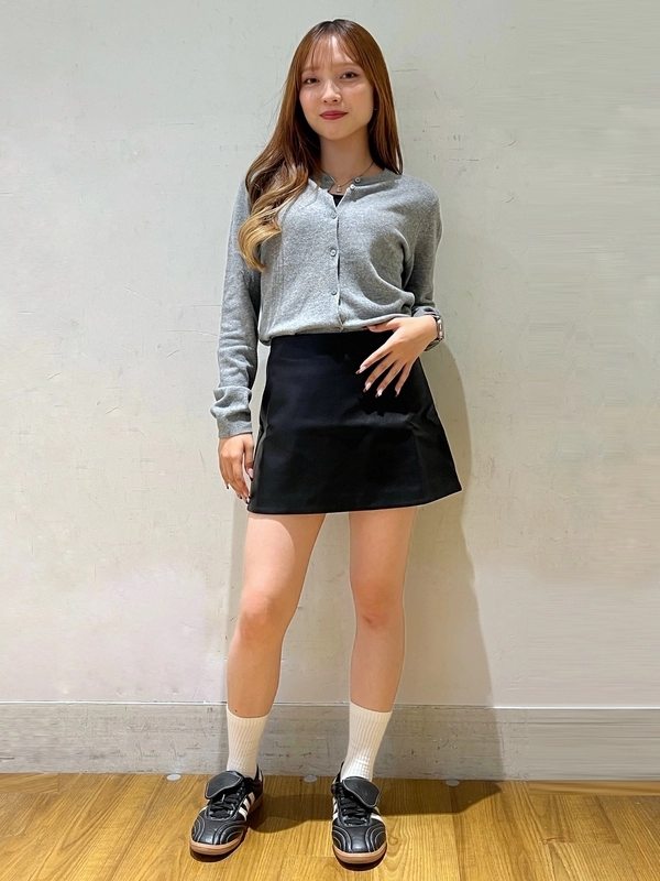【ベーシックカラー】レザースカート×カーディガン