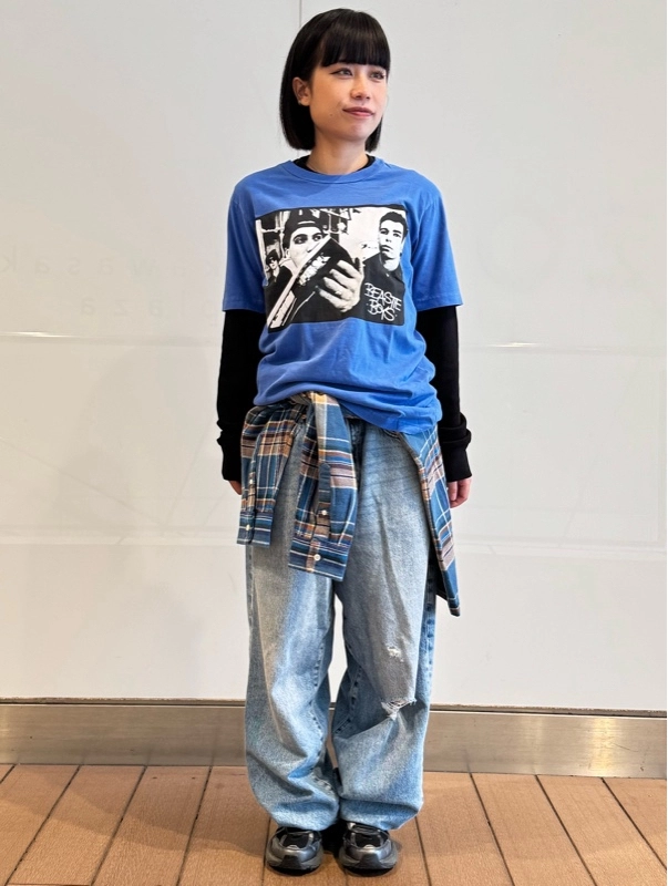 バンドT＋ロンT重ね着でカジュアルコーデ