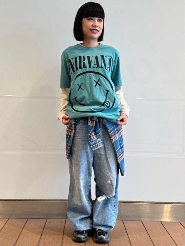 バンドTシャツ新作重ね着コーデ