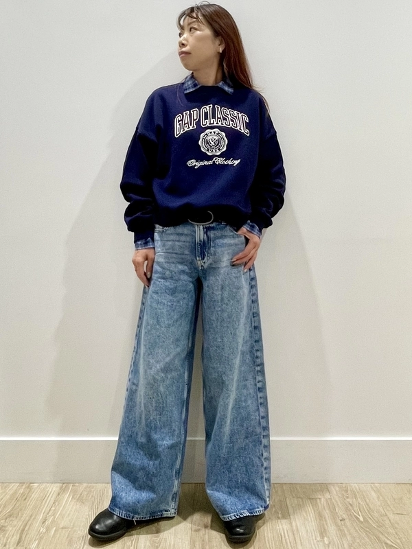 GAPロゴスウェット&デニムコーデ