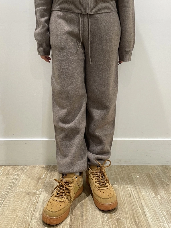 カシミヤタッチ☆ニットセットアップのスタイリング | Gap公式