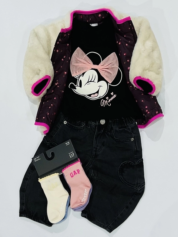 【ディズニー】大きなリボンが可愛い　ミニーちゃんコーデ