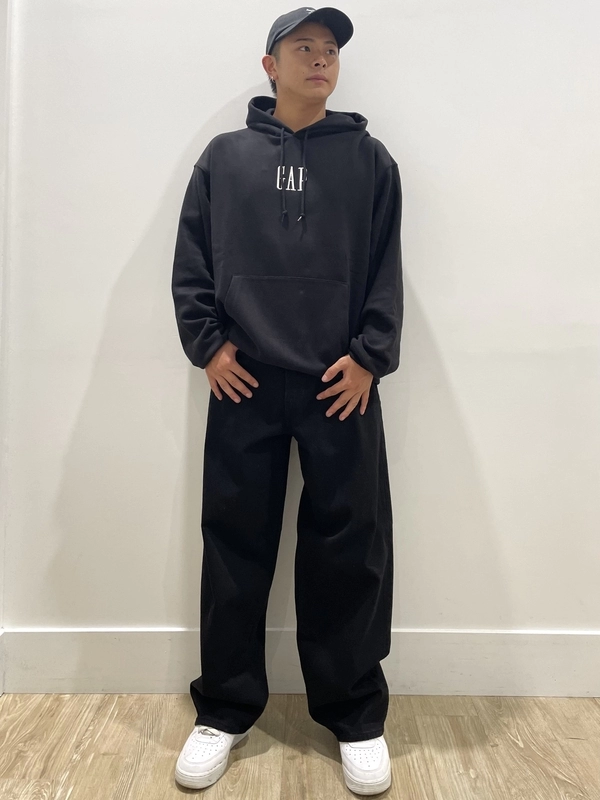 スウェット×スーパーバギーデニム