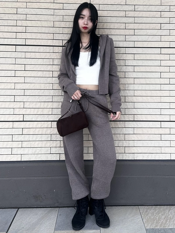 【オススメ】カシミヤタッチニットパーカー×ジョガーパンツ
