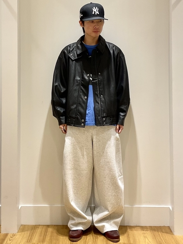 オーバーサイズ！ヴィーガンレザージャケットのスタイリング | Gap公式