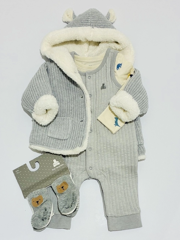 ベビー【ボアカーディガンでお出かけ】