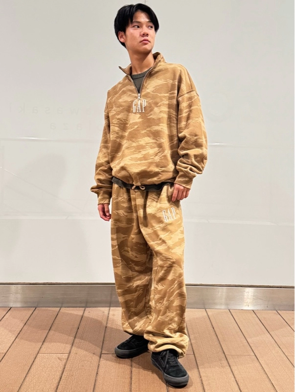 迷彩スウェットセットアップ♪のスタイリング | Gap公式オンライン 
