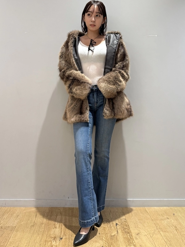 ファージャケット×フレアデニム　シルエット抜群コーデ♡