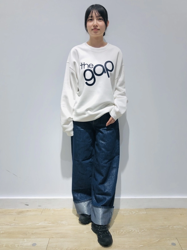 カジュアル定番はロゴスウェットで】 | Gap公式オンラインストア