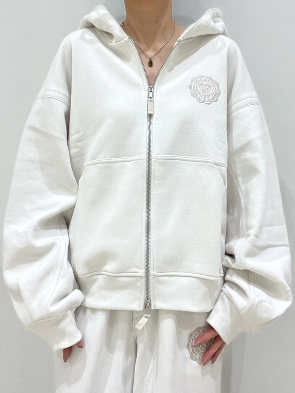 新作】GAPロゴ ジップアップパーカーのスタイリング | Gap公式