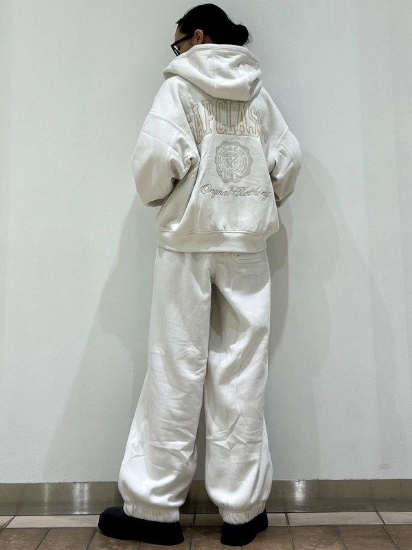 新作】GAPロゴ ジップアップパーカーのスタイリング | Gap公式