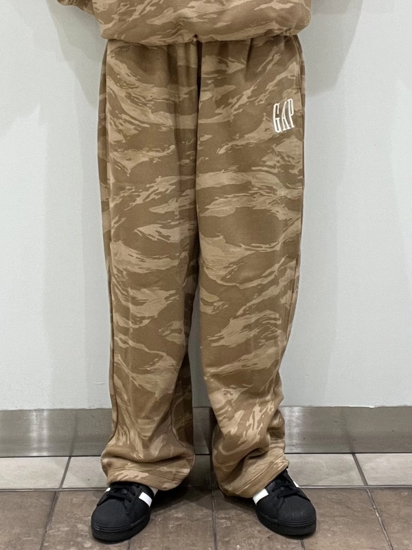 トレンド】GAPロゴ✖️カモフラセットアップのスタイリング | Gap公式