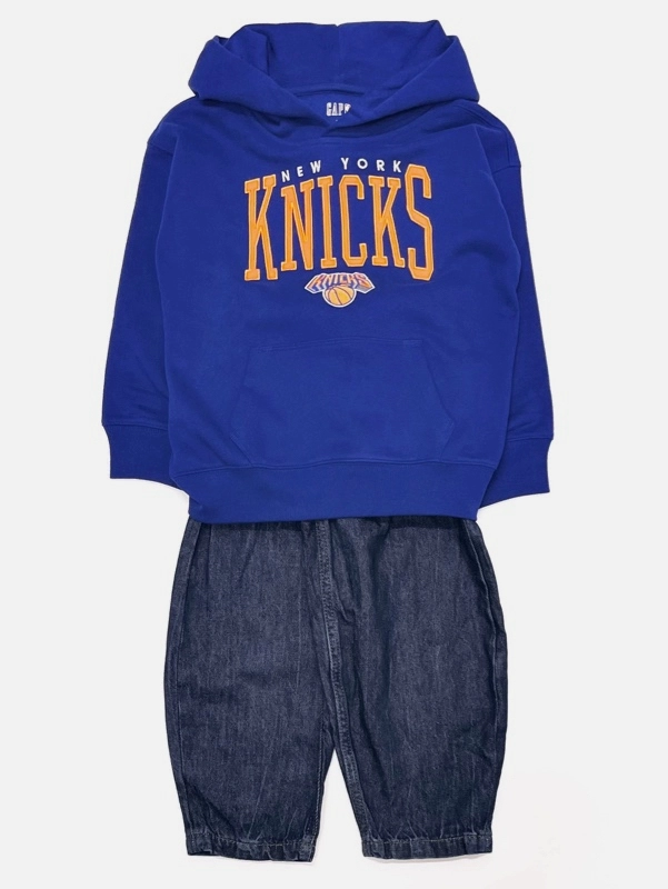 GAP NBA コラボパーカー　NEWYORK KNICKS NBAコラボ】ニューヨーク ニックスパーカーのスタイリング | Gap公式