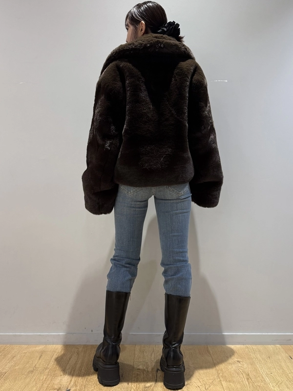 ブラウンファーが可愛い♡大人っぽコーデのスタイリング | Gap公式