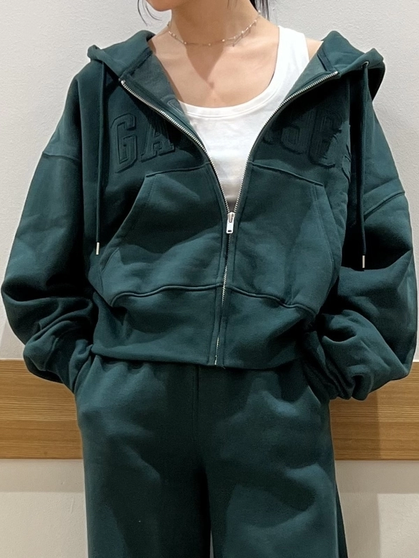 SNSで大バズり！人気セットアップから新色が入荷！】のスタイリング