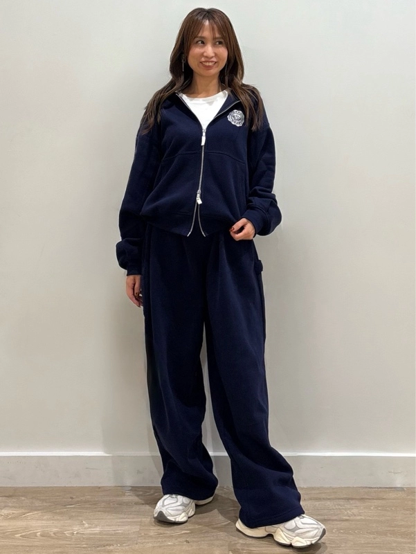 ダブルジップが可愛いパーカー