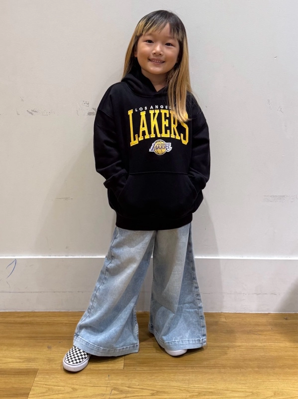 NBAコラボ】レイカーズパーカーのスタイリング | Gap公式オンラインストア