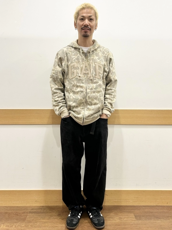 【カモ柄ロゴパーカー】