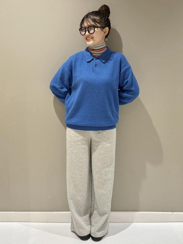 鮮やかなニットスタイル