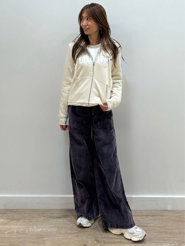 裏ボアであったかいロゴパーカー