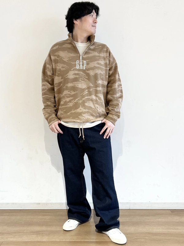 カモフラハーフジップコーデ